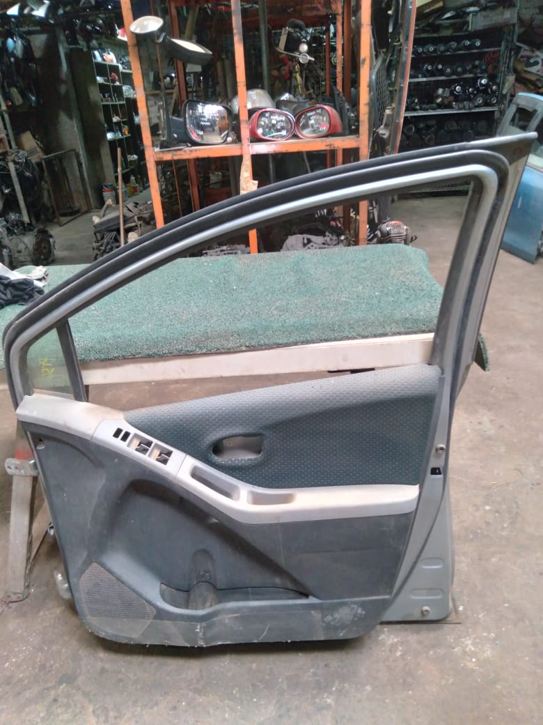 Puerta Delantera Vitz 2006 LH