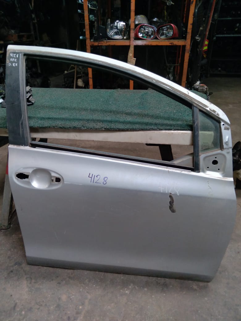 Puerta Delantera Vitz 2006 RH
