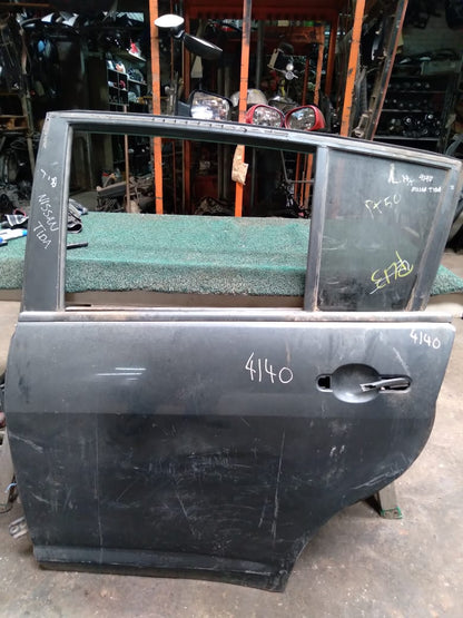 Puerta Trasera Tida 2006 LH