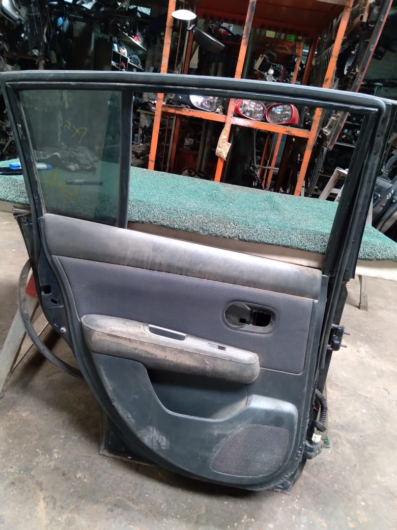 Puerta Trasera Tida 2006 LH