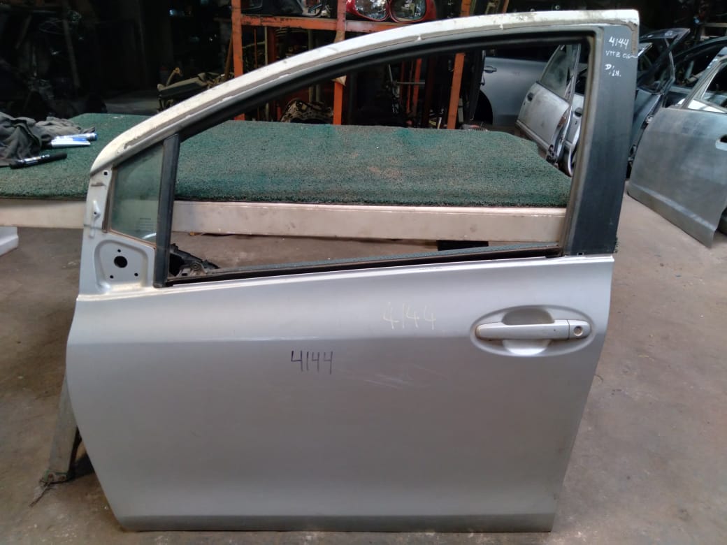 Puerta Delantera Vitz LH