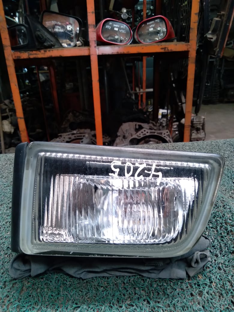 Rompenieblas Nissan Cefiro Par