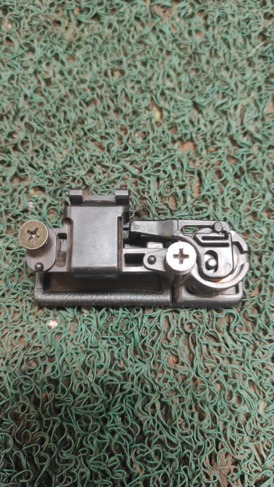 Chapa de guantera Nissan bluebird