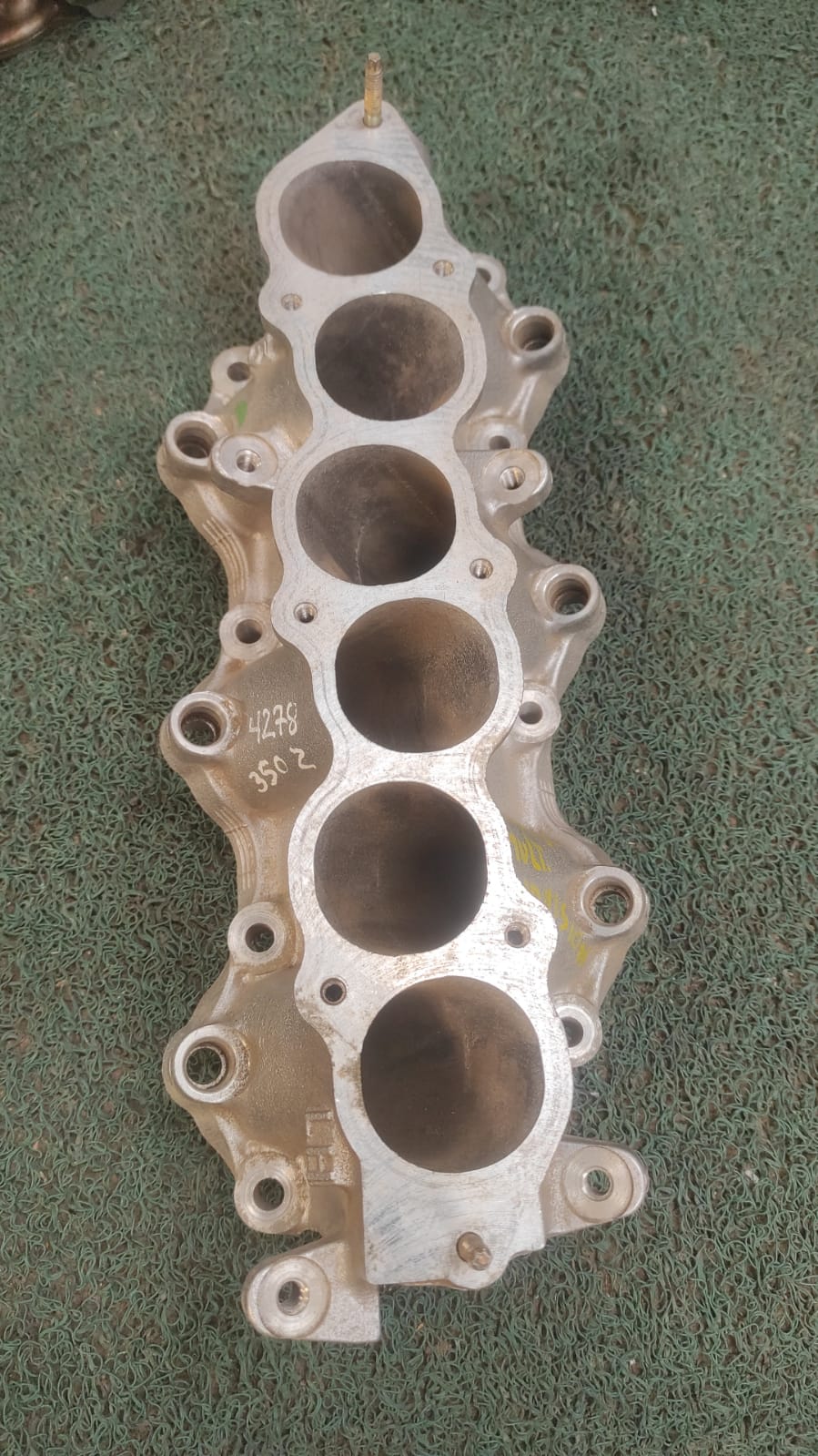 Base de multiple de admision de motor Nissan 350z