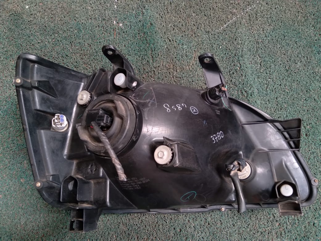 Farol Noah 2004 LH