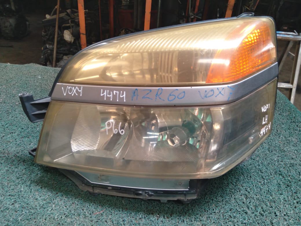 Farol Voxy 2004 LH