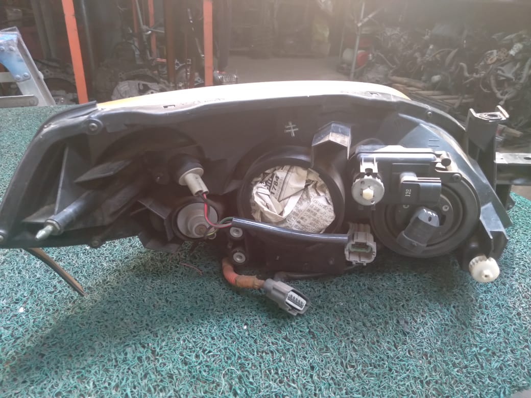 Farol Primera 2003 LH