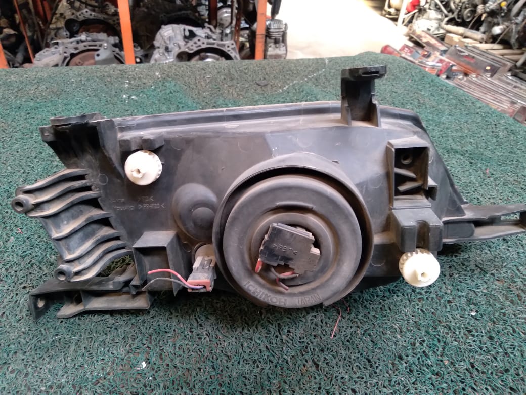 Farol AD-WINGROAD 2004 LH