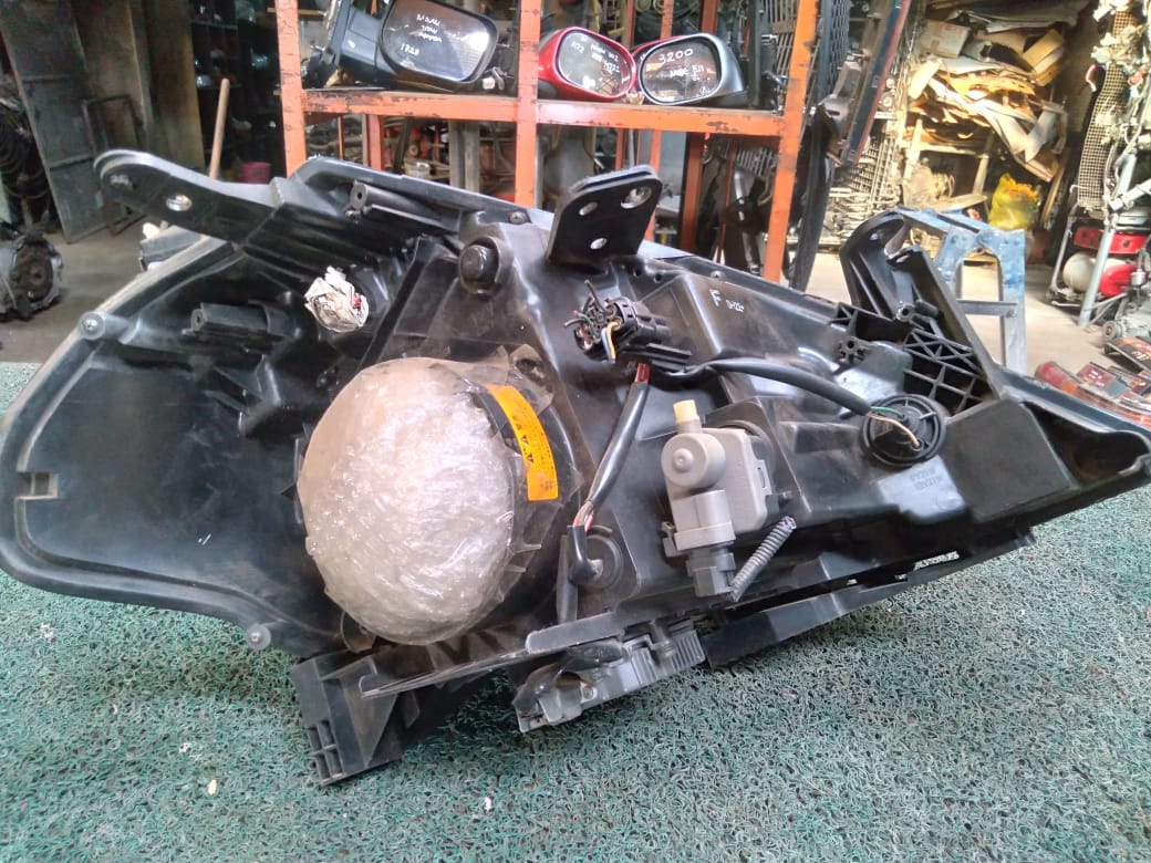 Farol Tiida 2006 LH