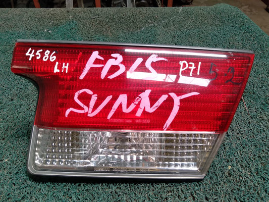 Stop-Embellecedor Sunny 2003 LH