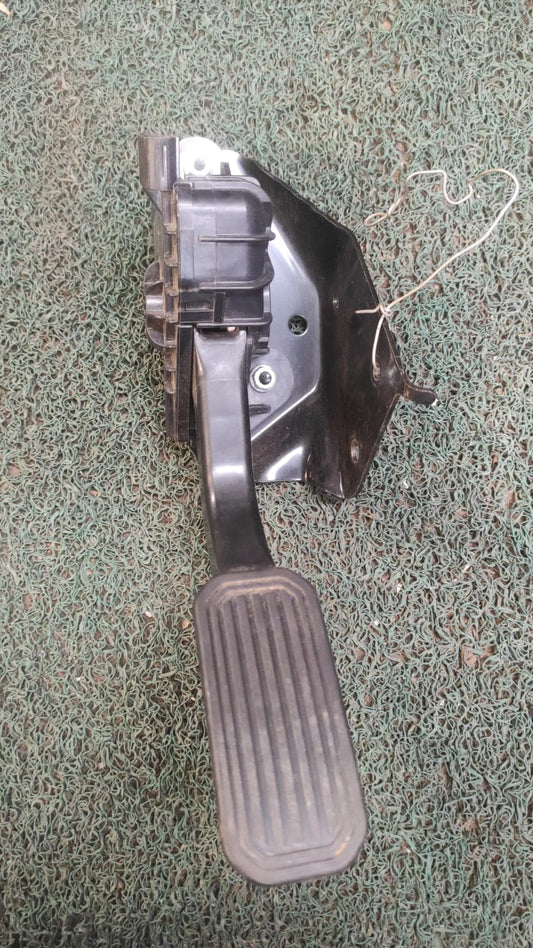 Pedal de aceleracion Toyota Dina-Toyoace-Hino 2008