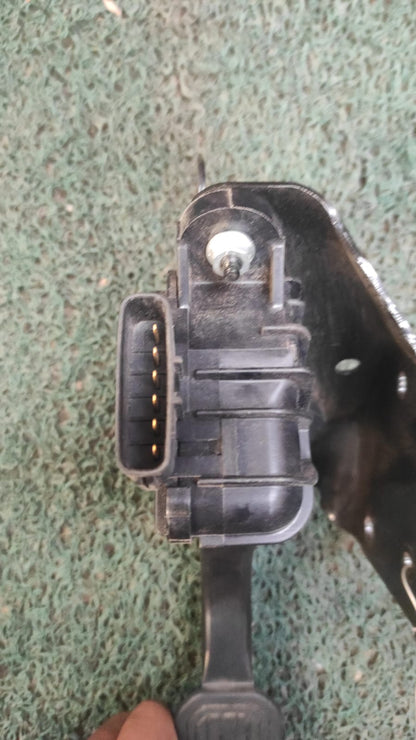 Pedal de aceleracion Toyota Dina-Toyoace-Hino 2008