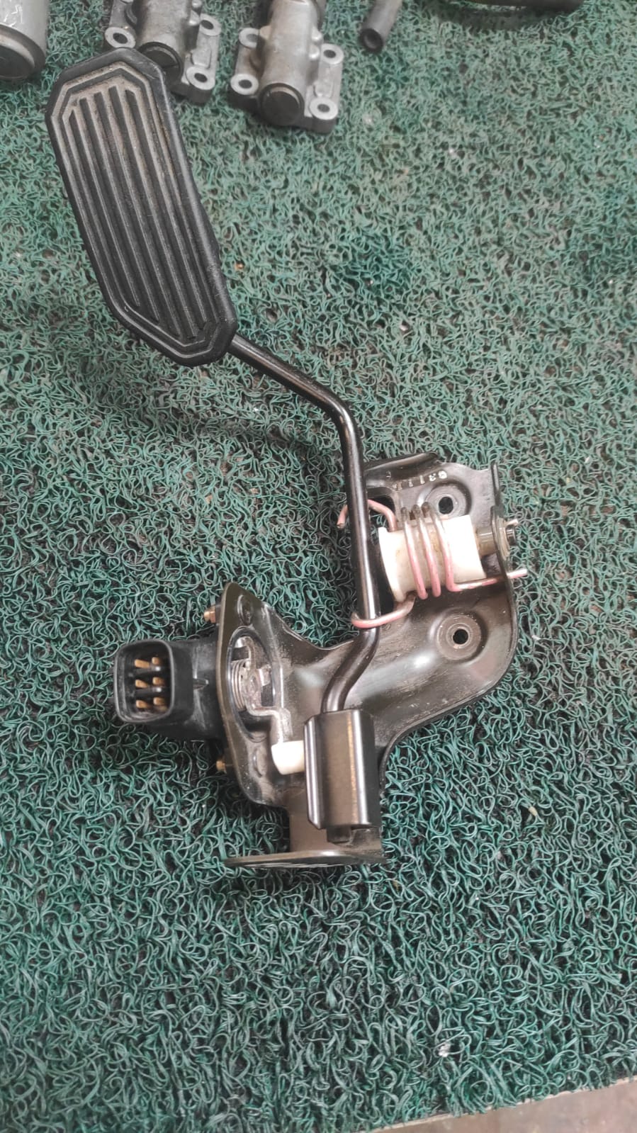 Pedal de aceleración Toyota Avensis