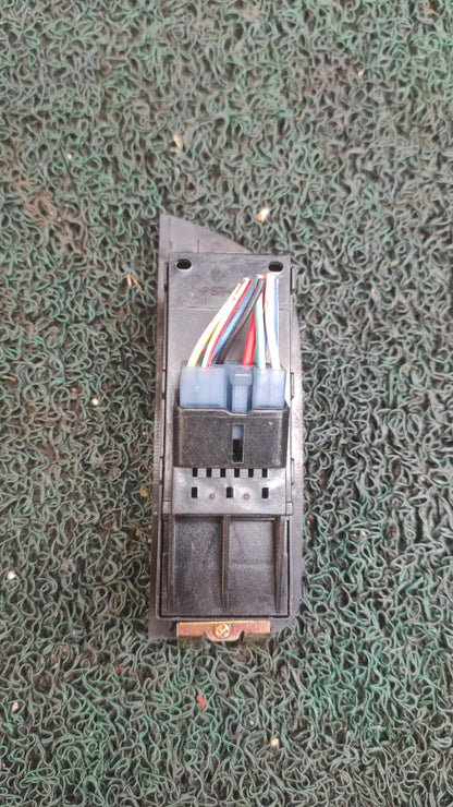 Mando levanta vidrios y bloqueo de puertas Toyota vitz 99...cod 4807