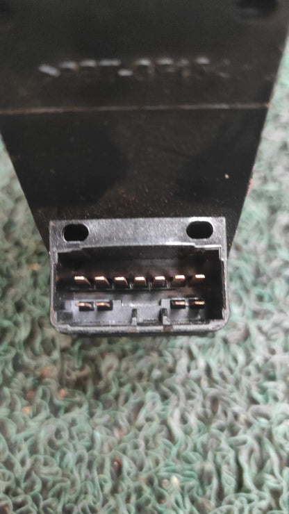 Mando levanta vidrios y bloqueo de puertas Toyota vitz 99...cod 4807