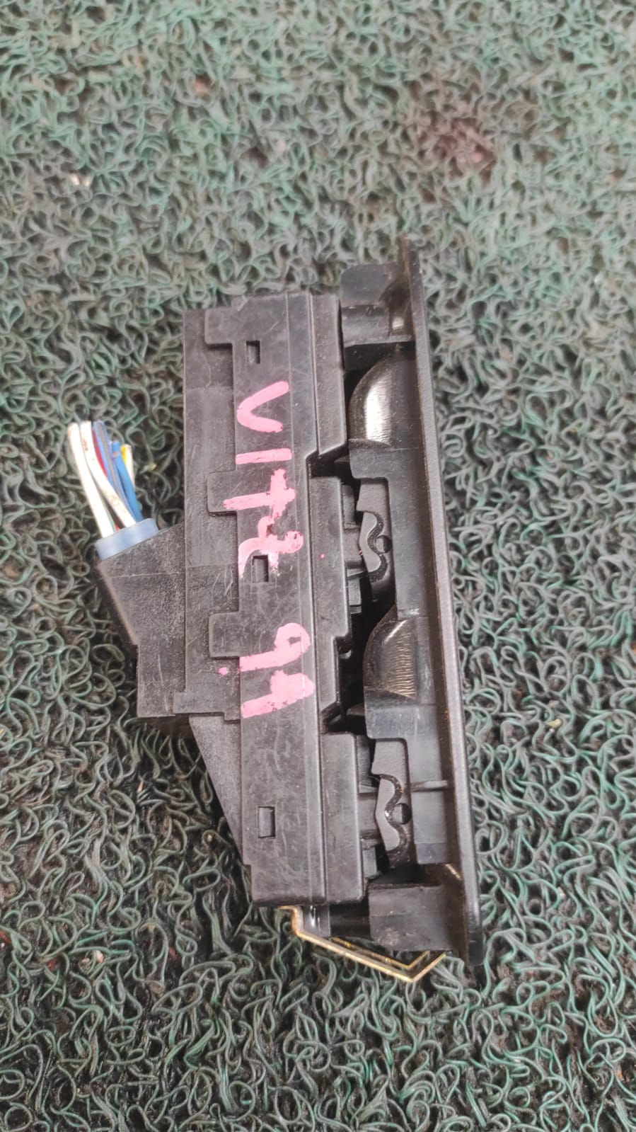 Mando levanta vidrios y bloqueo de puertas Toyota vitz 99...cod 4807