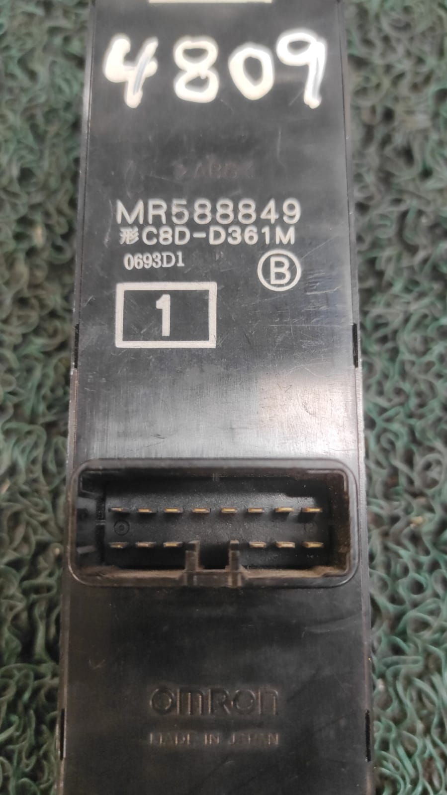 Mando levanta vidrios Mitsubishi EK Wagon