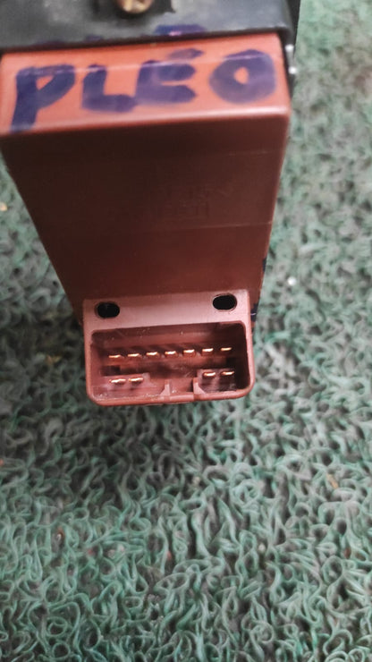 Mando levanta vidrios Subaru Pleo