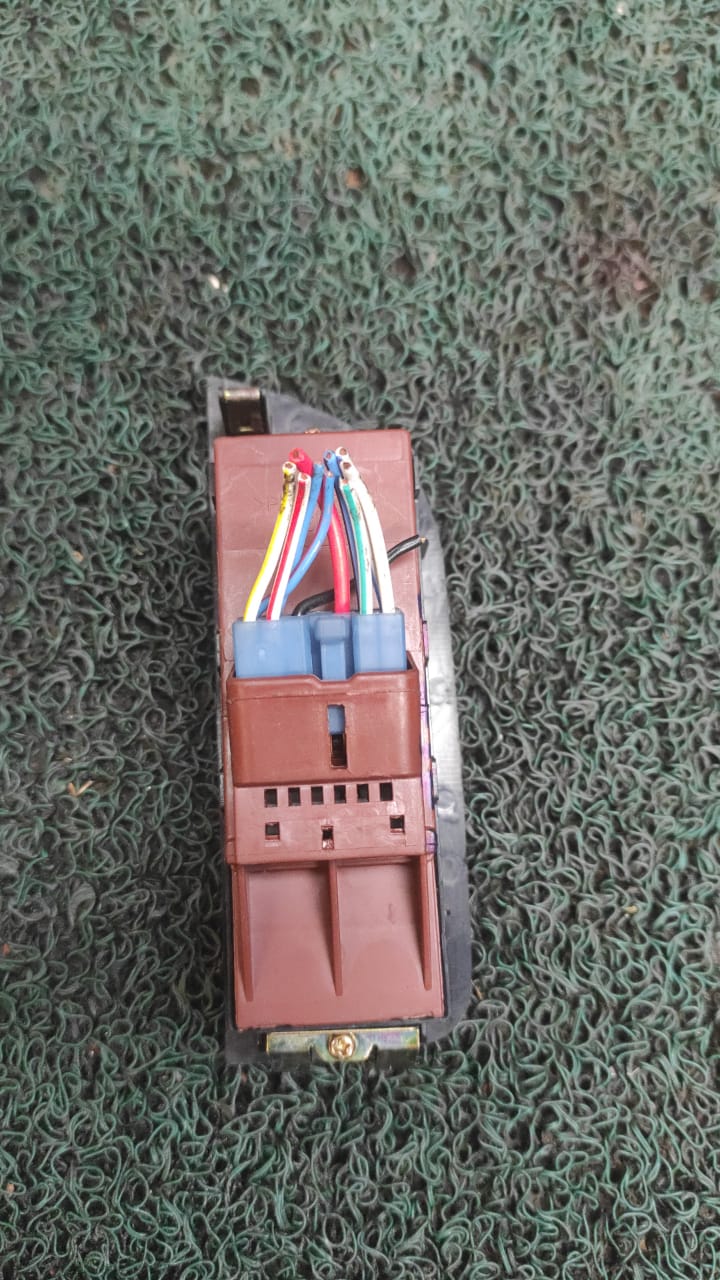 Mando levanta vidrios Subaru Pleo