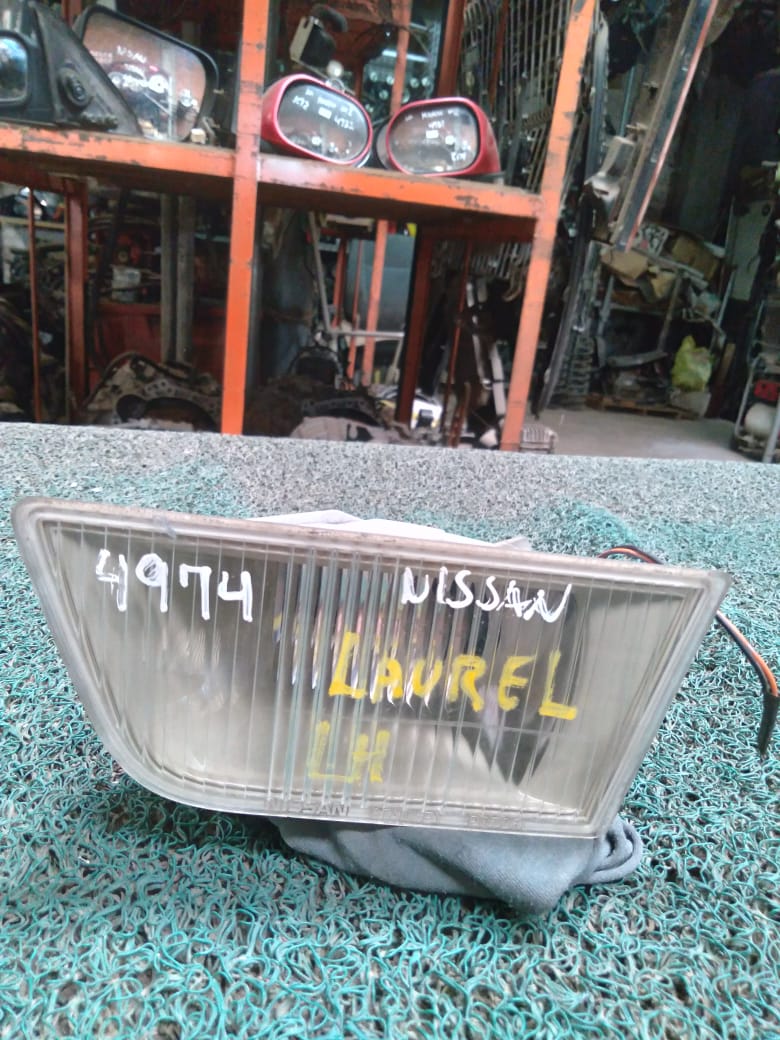 Rompenieblas Nissan Laurel Par