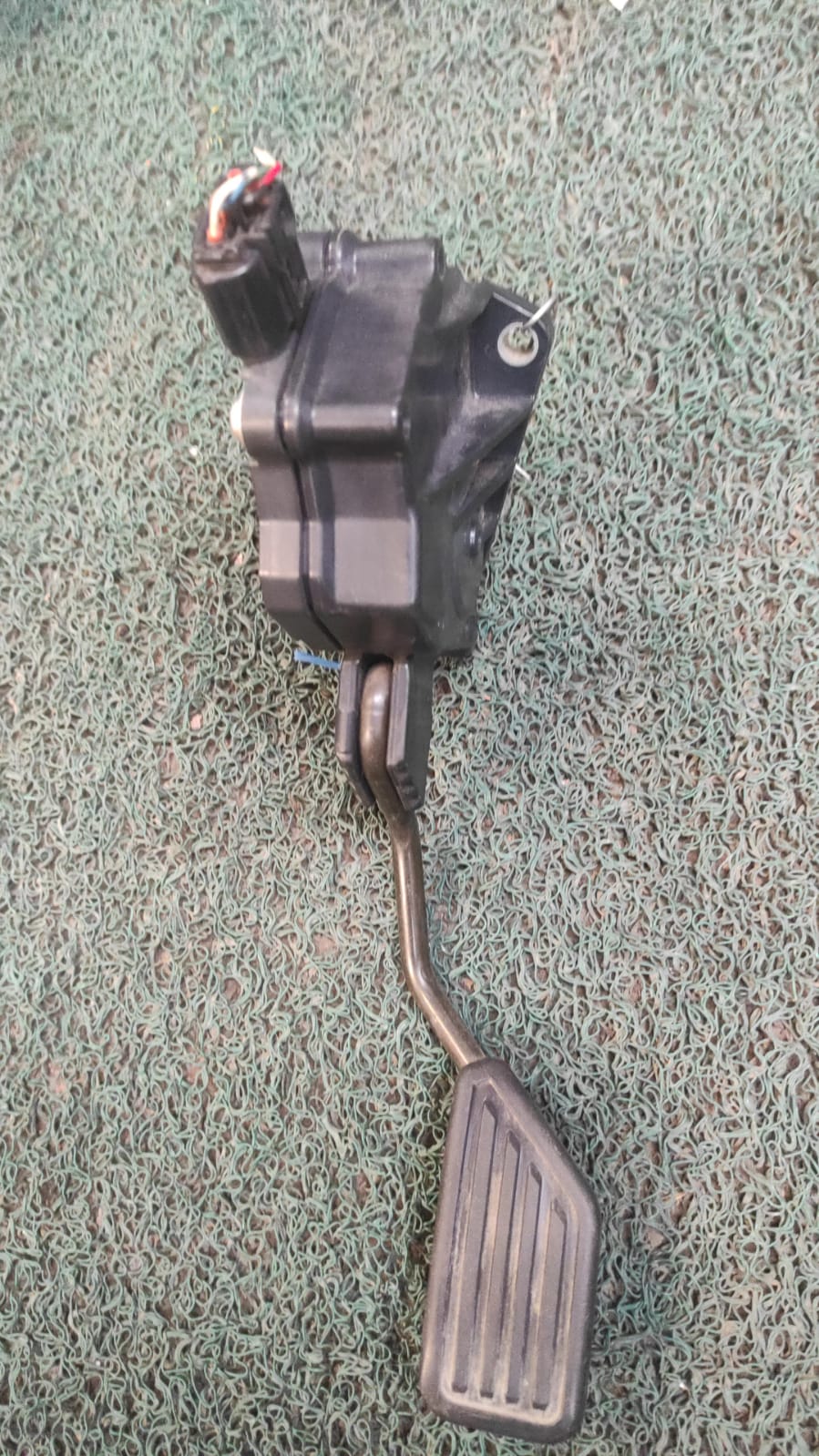 Pedal de aceleracion Toyota Vitz-Yaris