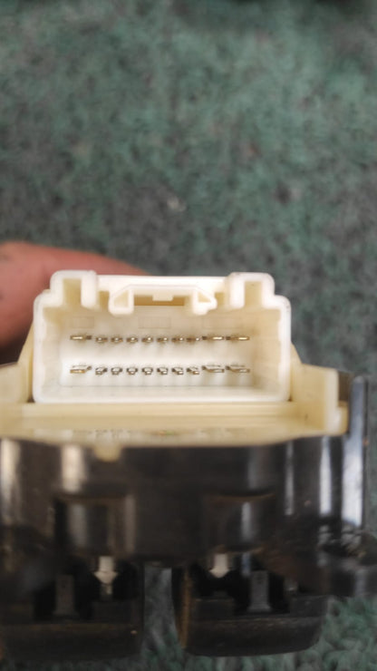 Mando levanta vidrios y bloqueo de puertas Toyota noah -voxy azr 60 2004