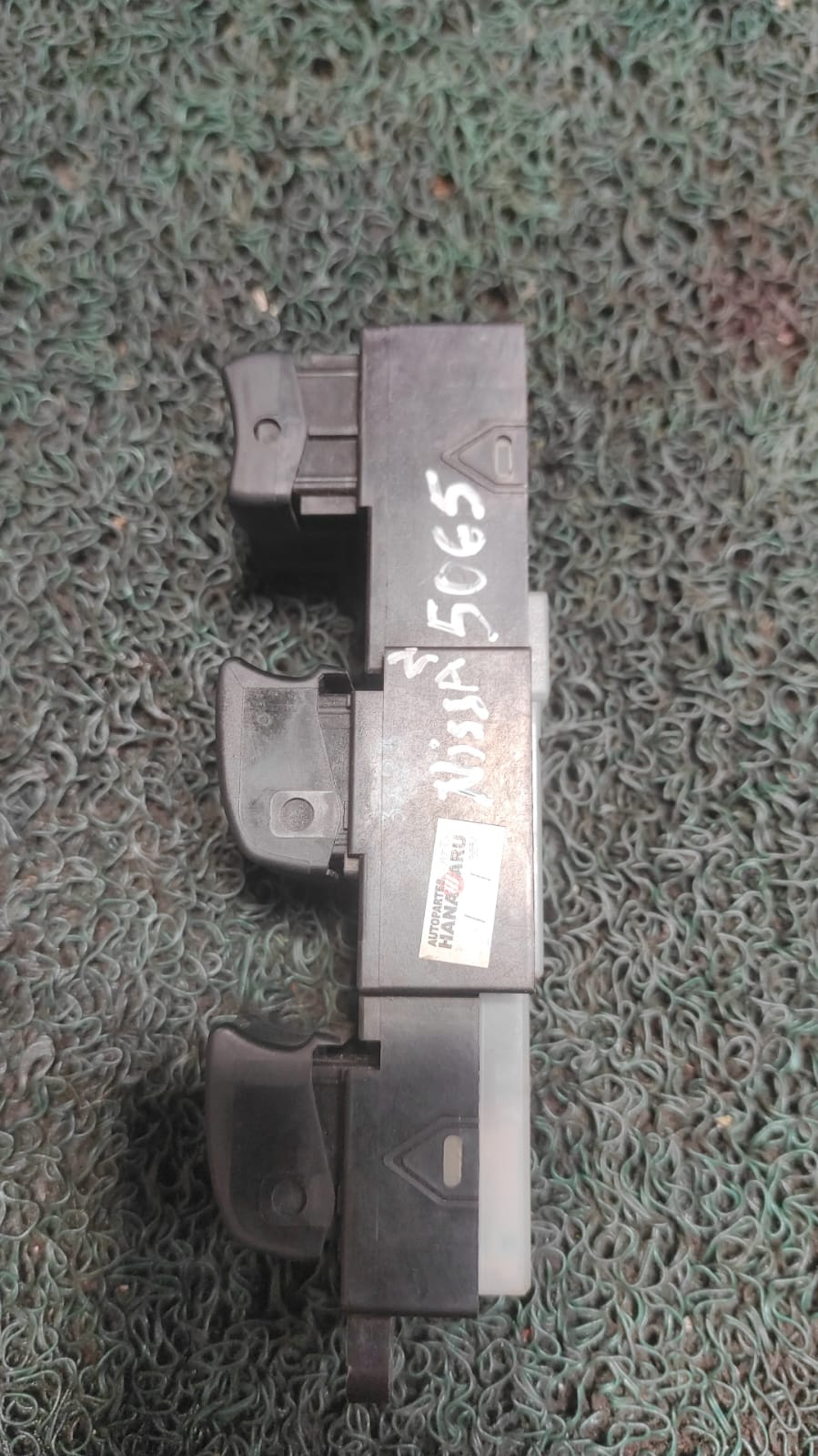 Mando levanta vidrios Nissan march K12