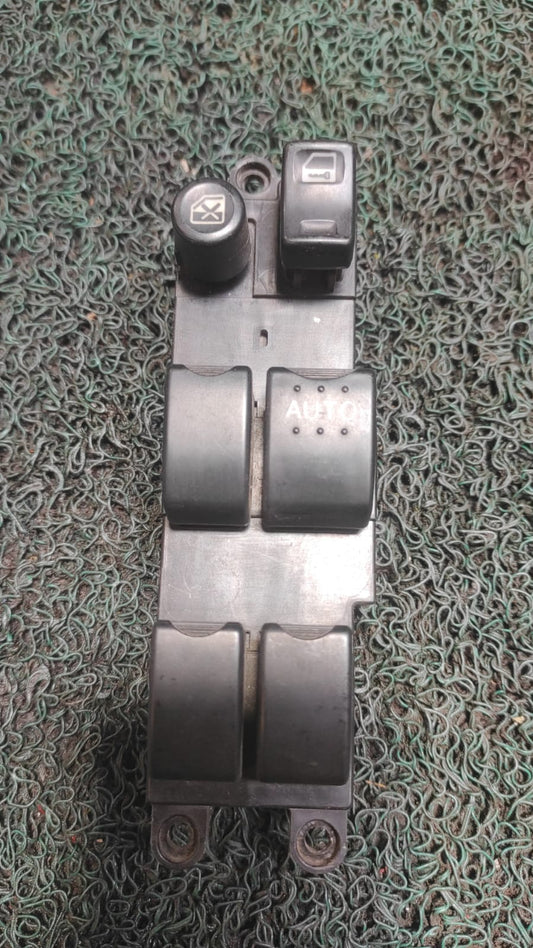 Mando levanta vidrios Nissan march K12