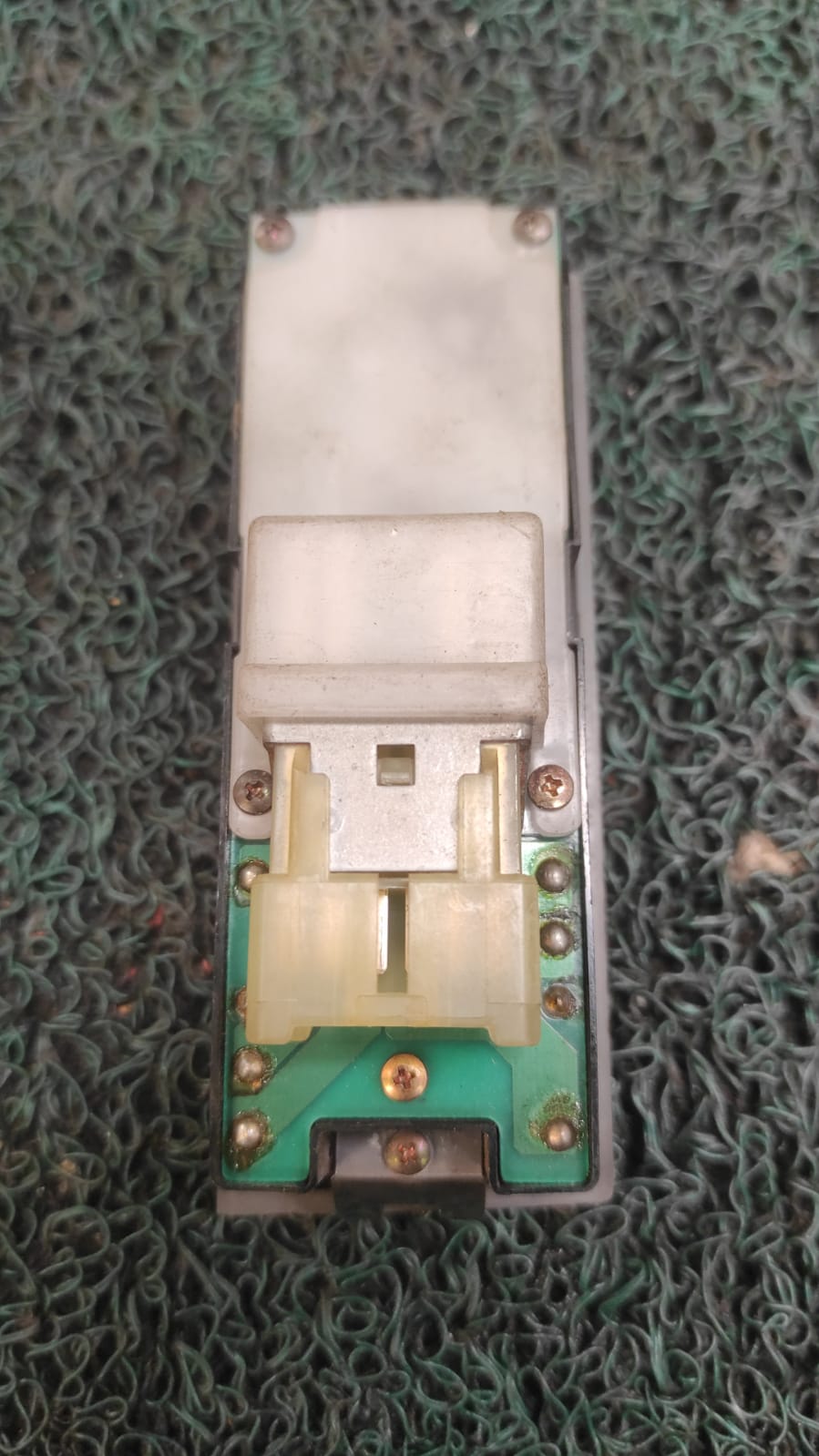 Mando levanta vidrios Suzuki alto