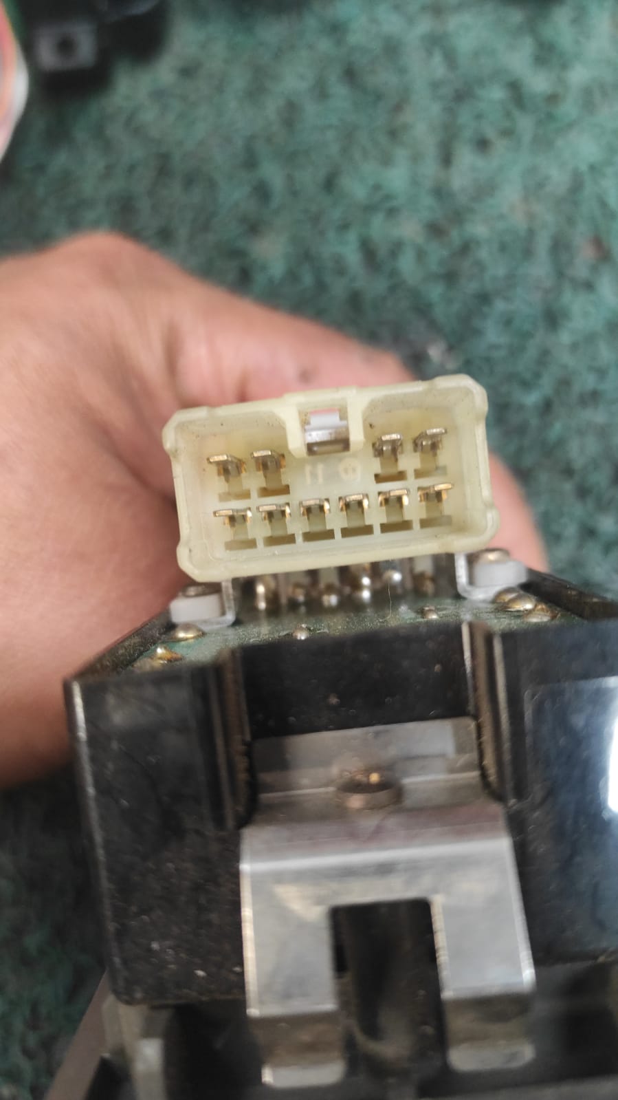 Mando levanta vidrios Suzuki alto