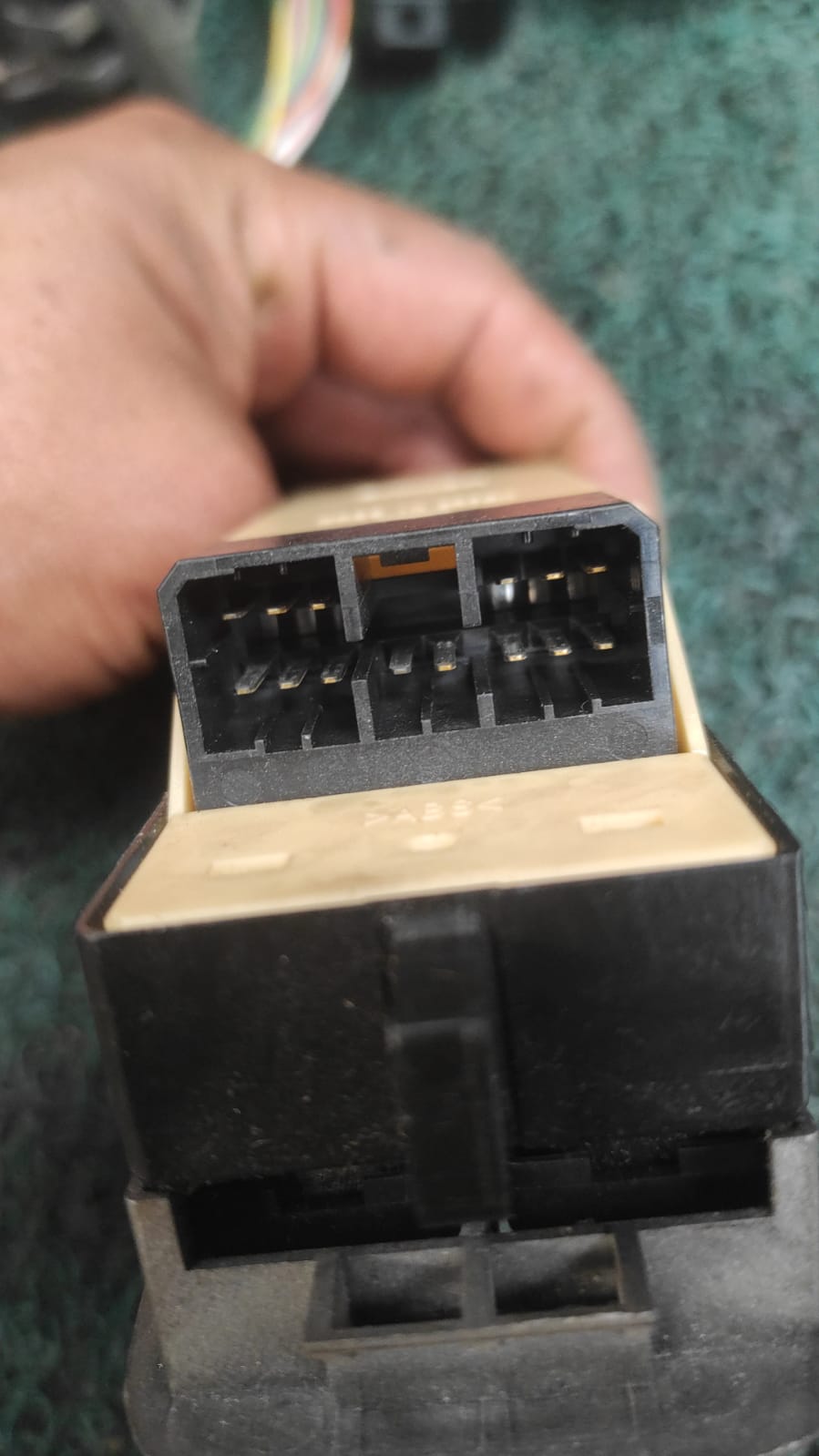 Mando levanta vidrios Suzuki wagon R...cod 5068