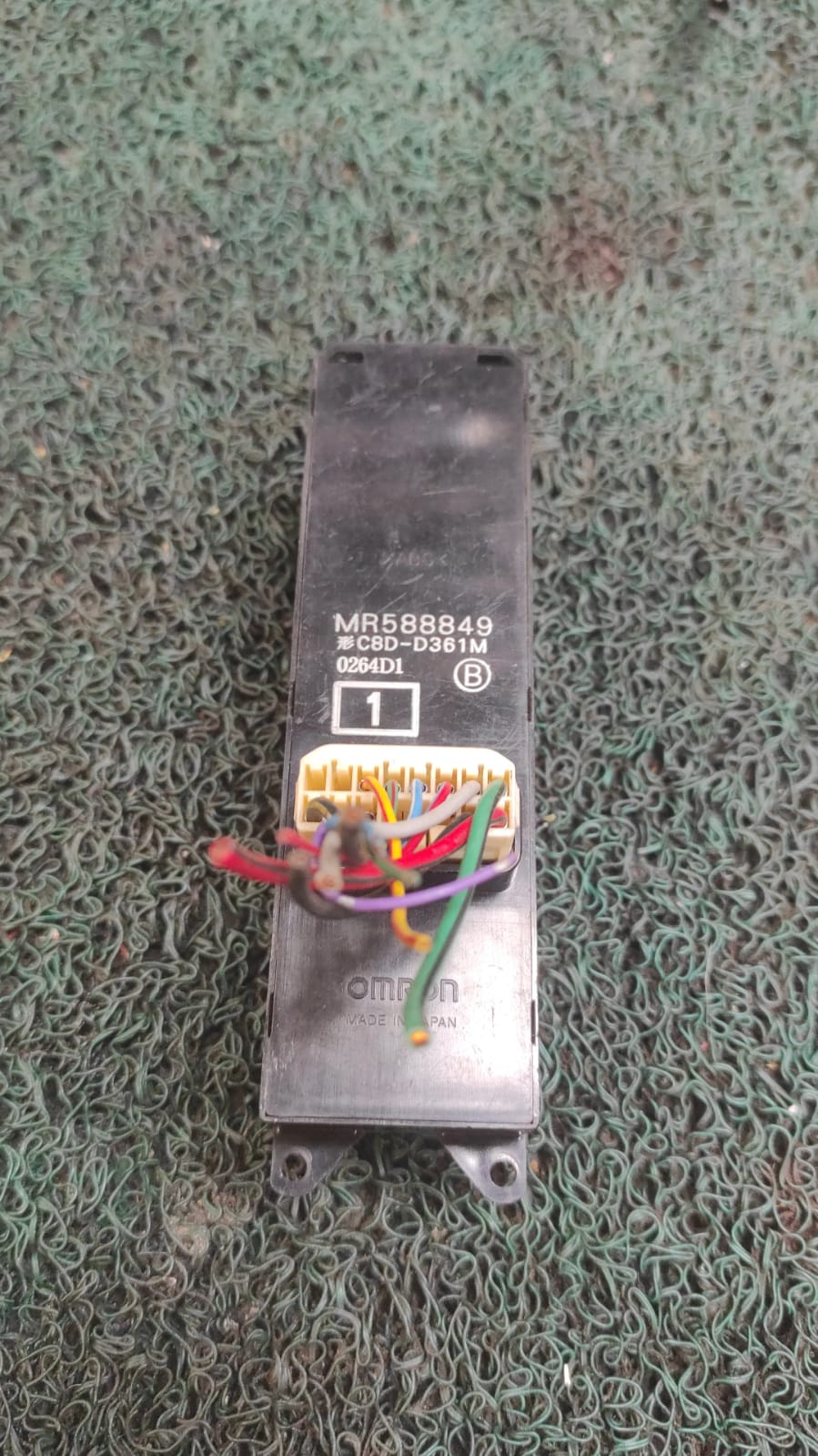 Mando levanta vidrios Mitsubishi EK wagon 2004