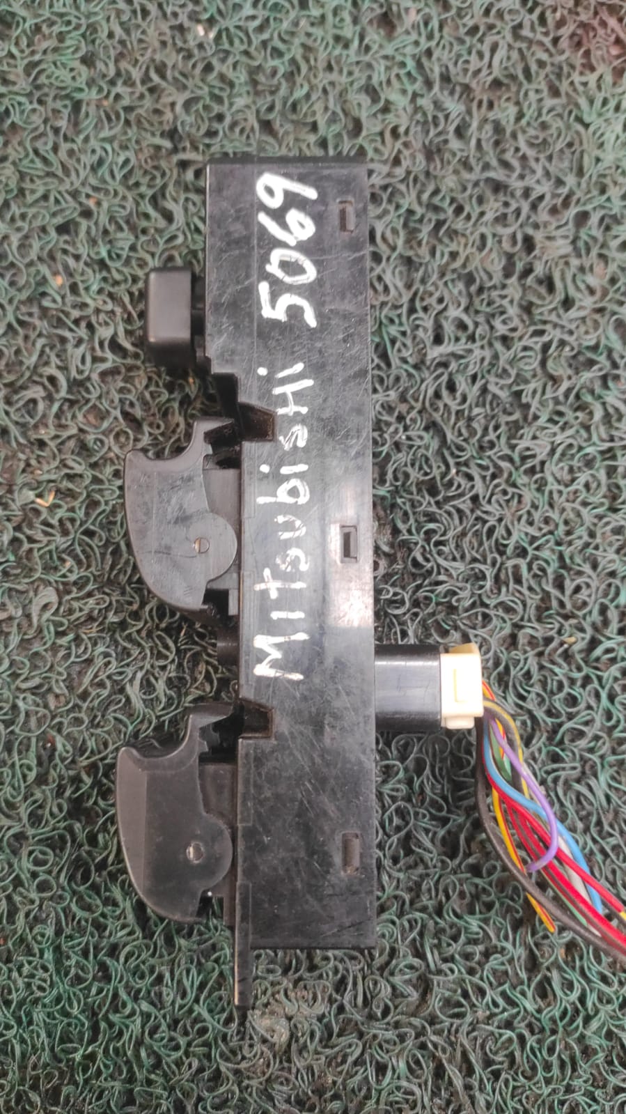 Mando levanta vidrios Mitsubishi EK wagon 2004