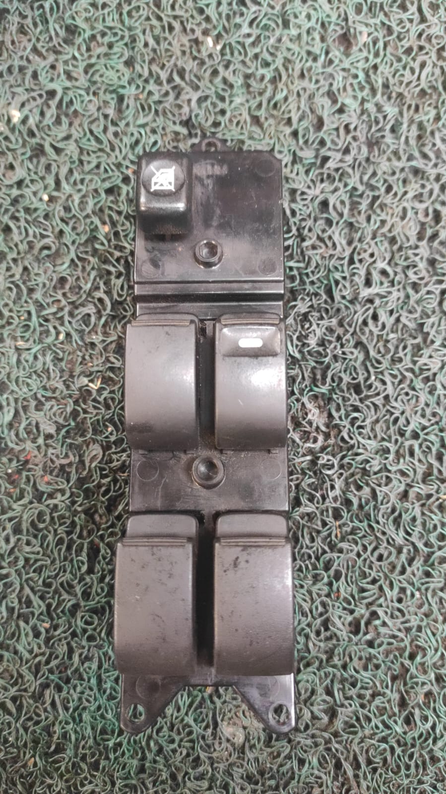 Mando levanta vidrios Mitsubishi EK wagon 2004