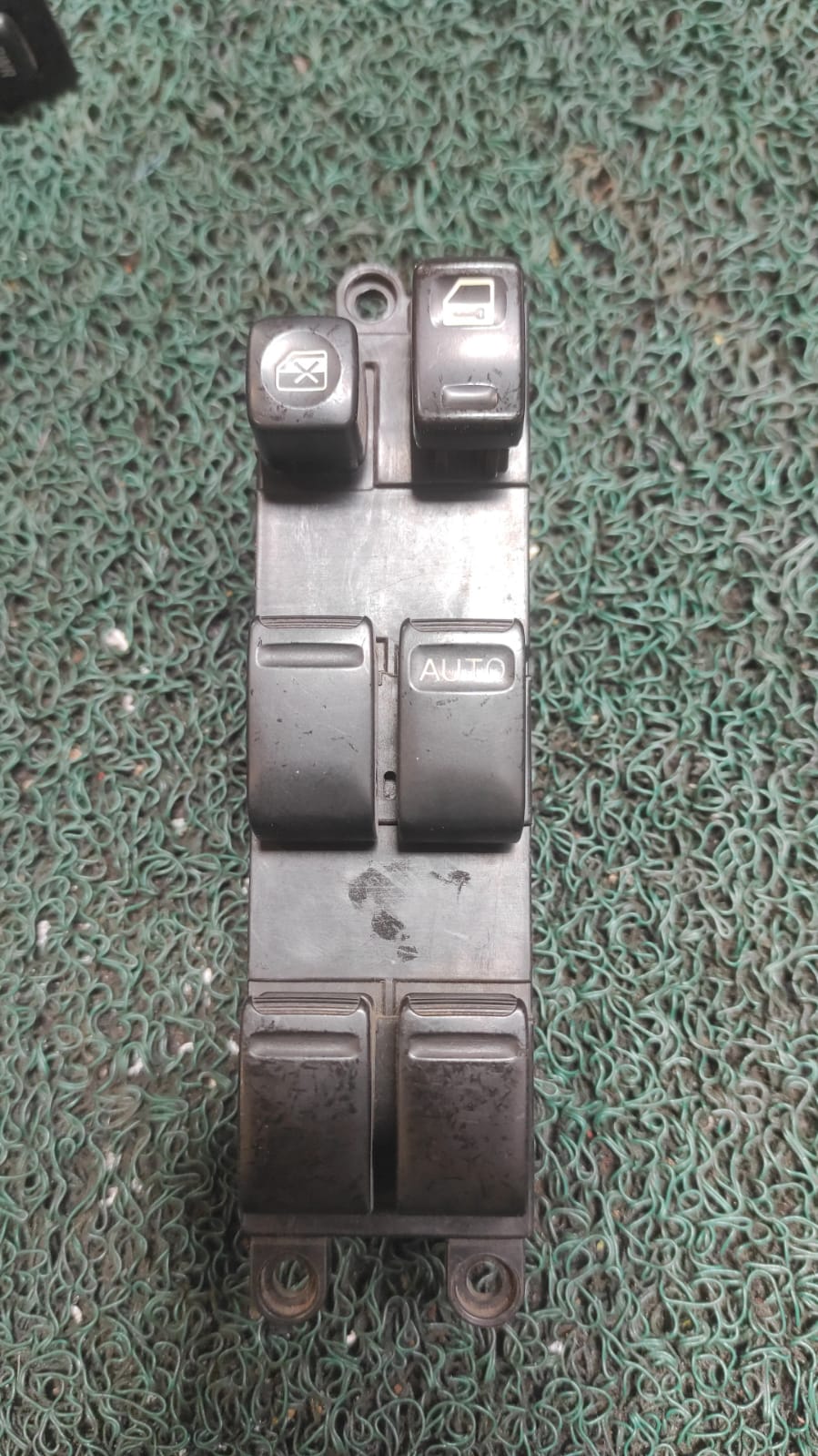 Mando levanta vidrios Nissan x-trail 06