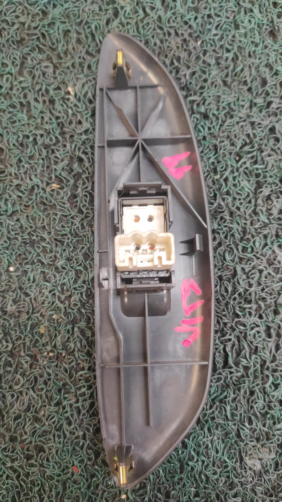 Botón levanta vidrios Toyota vitz 1999