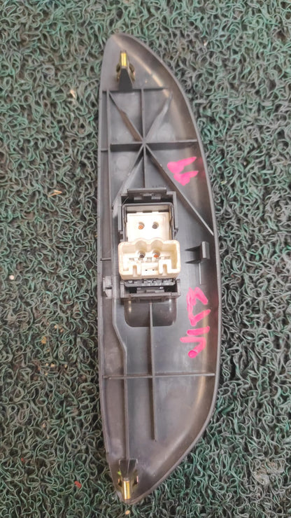 Botón levanta vidrios Toyota vitz 1999