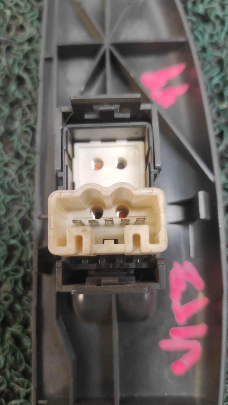 Botón levanta vidrios Toyota vitz 1999