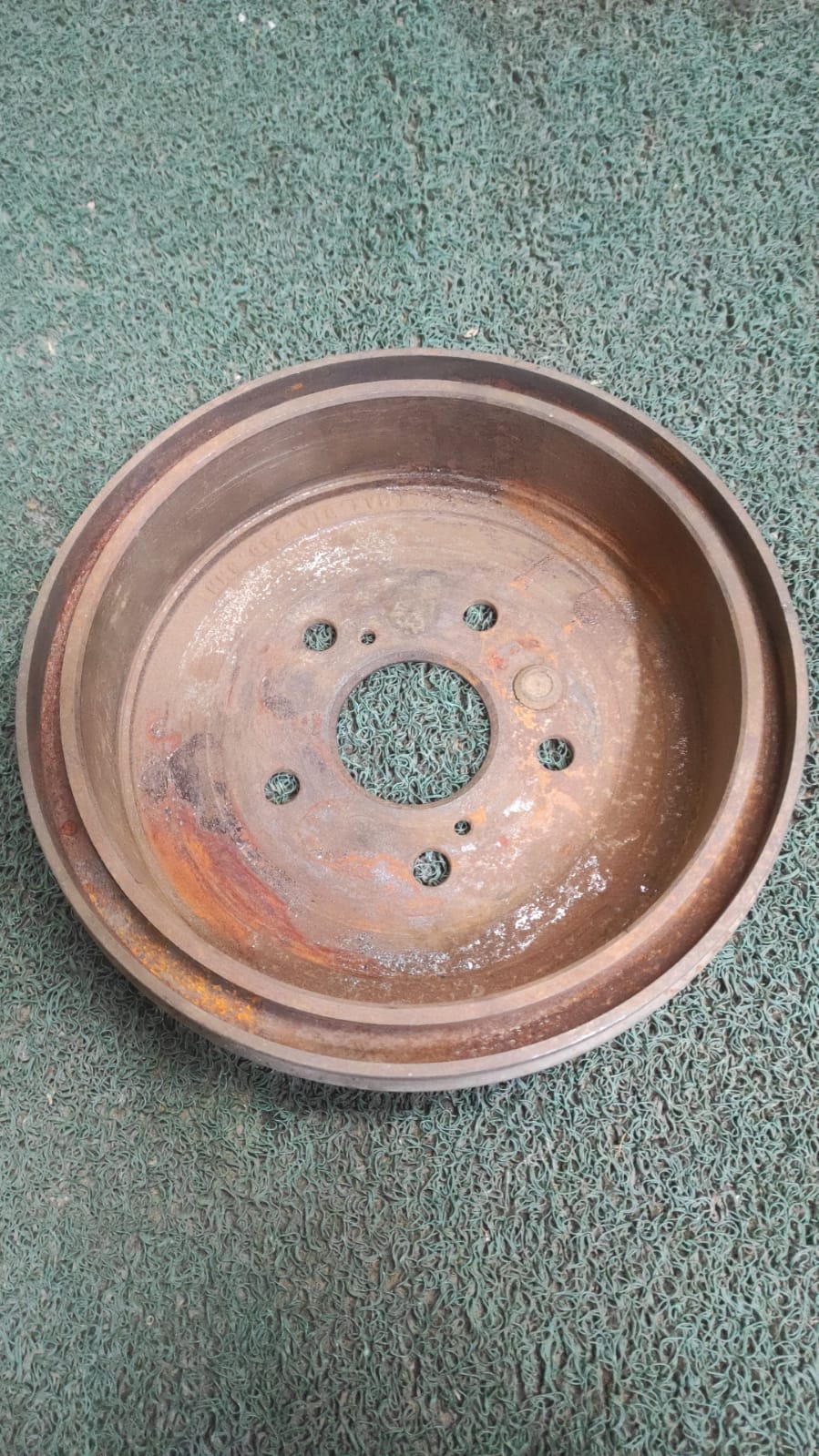 Tambor trasero LH Toyota Noah AZR60