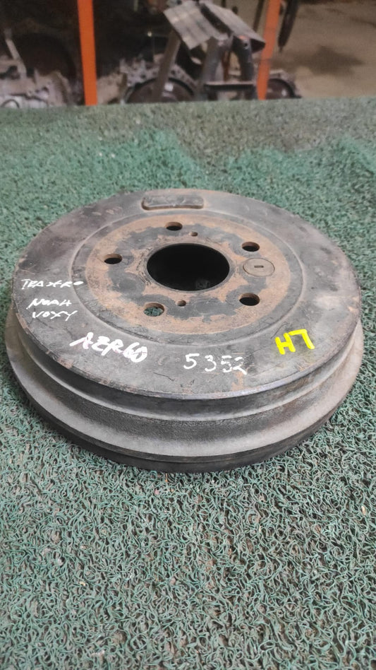 Tambor trasero LH Toyota Noah AZR60