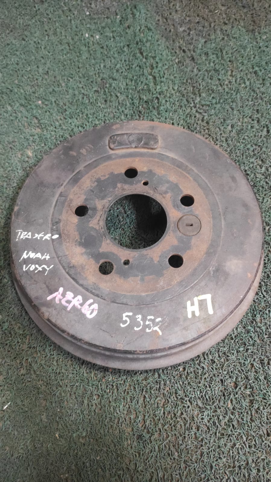Tambor trasero LH Toyota Noah AZR60