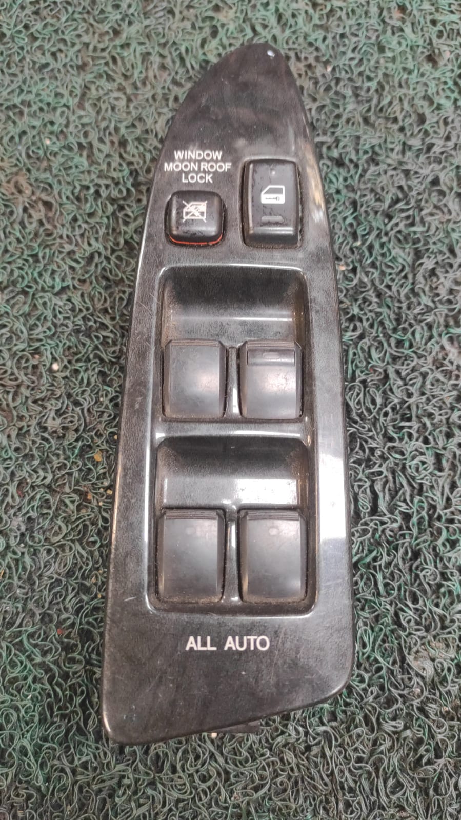 Mando levanta vidrios y bloqueo de puertas Toyota Noah -Voxy azr 60 2004