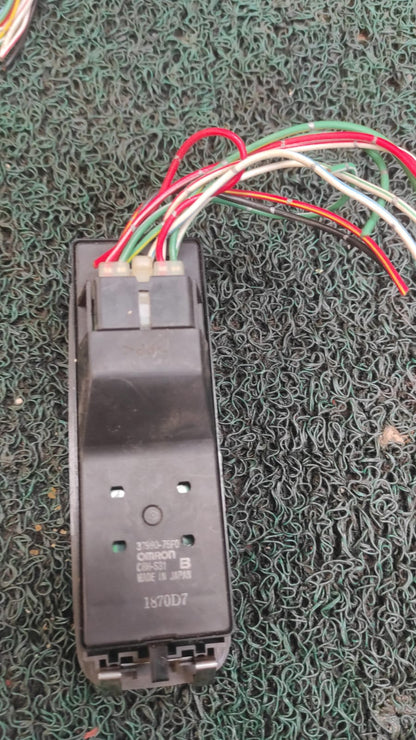 Mando levanta vidrios Suzuki wagon R - Solio