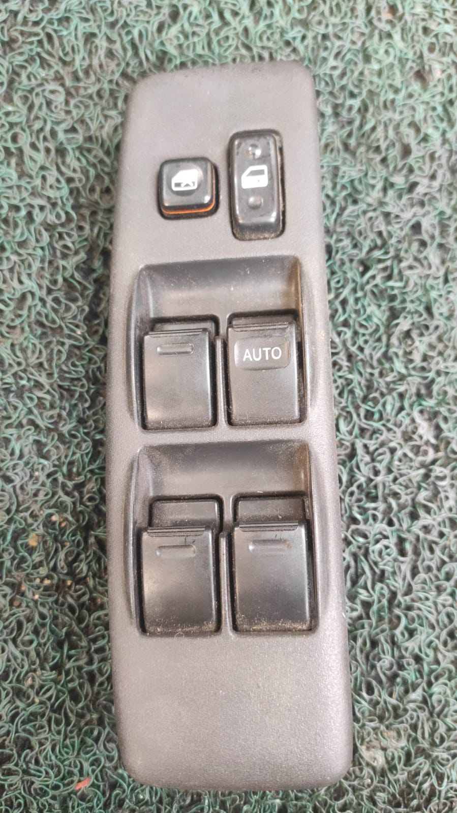 Mando levanta vidrios y bloqueo de puertas Toyota Corolla 1993