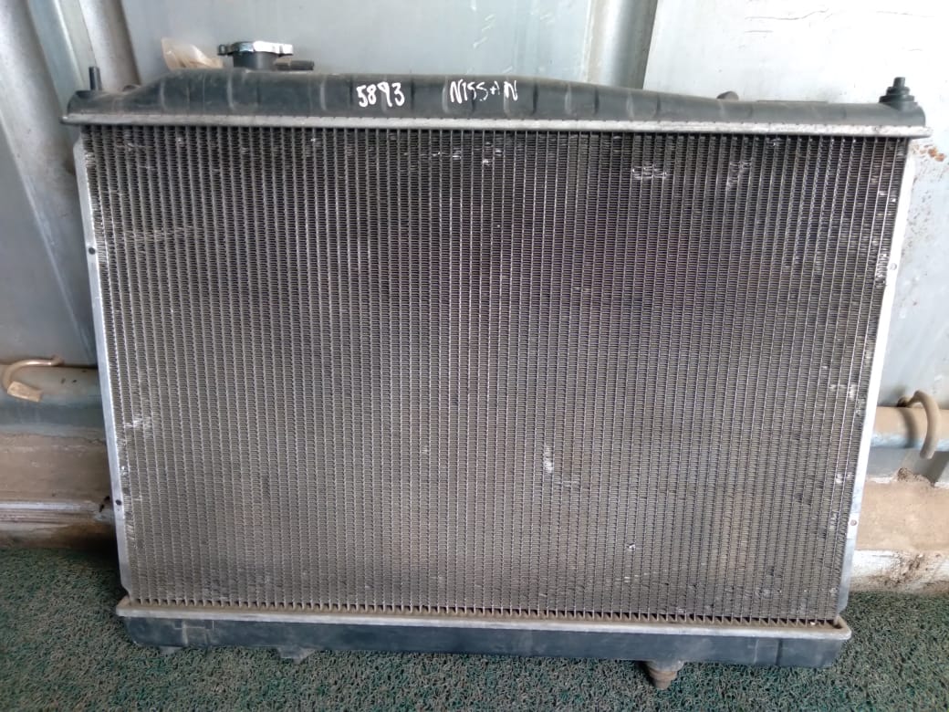Radiador de agua Nissan