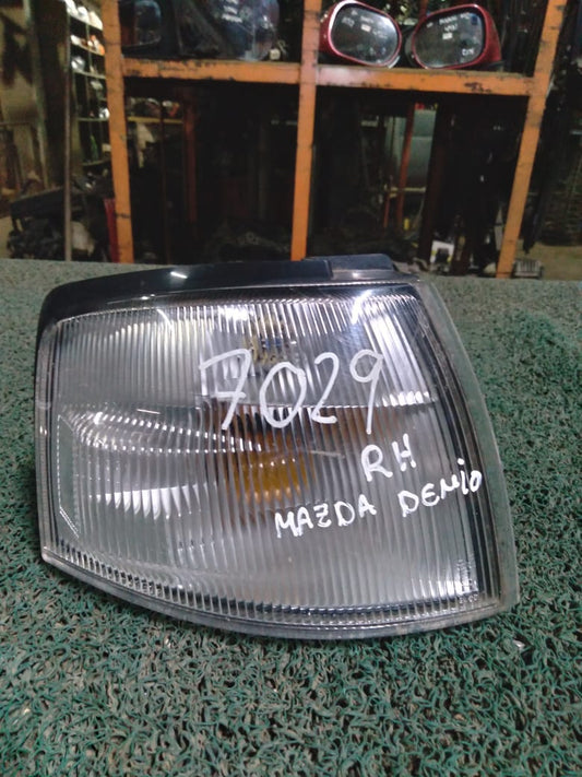 Guiñador Mazda Demio 1996 RH