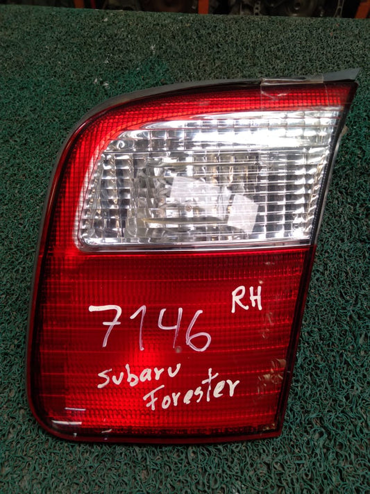 Stop embellecedor Forester 2000 RH