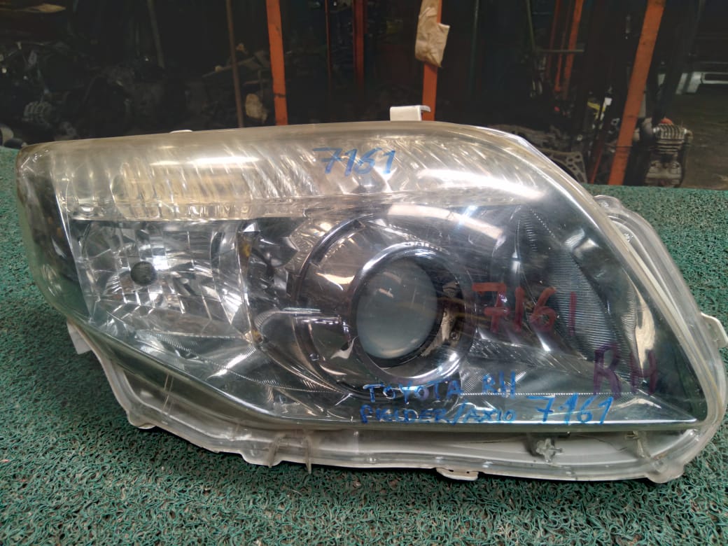 Farol Fielder-Axio 2007 RH