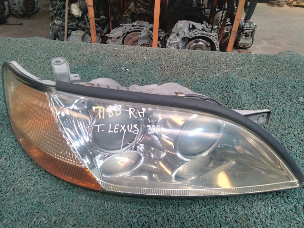 Farol Lexus 300 1996 RH