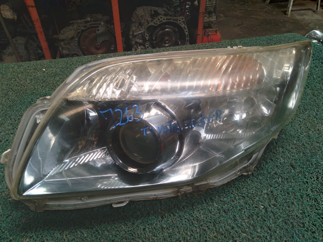 Farol Fielder-Axio 2007 LH